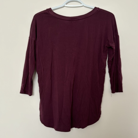 Aritzia Babaton Burgundy T-shirt - Picture 2 of 2